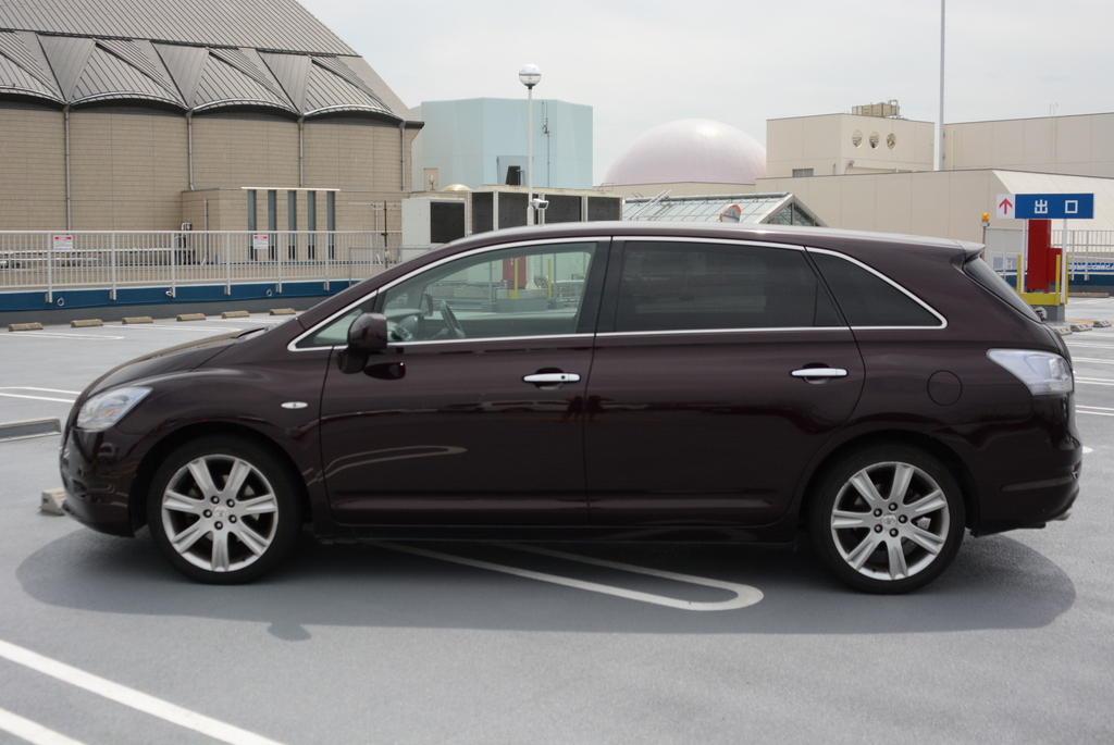 Gorgeous Mark X Zio 6seater wagon! TRD!